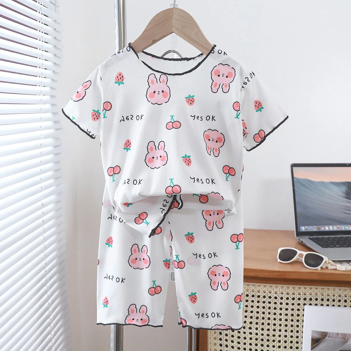 Girls' 2-Piece Summer Outfit Set - Short Sleeve T-Shirt and Shorts