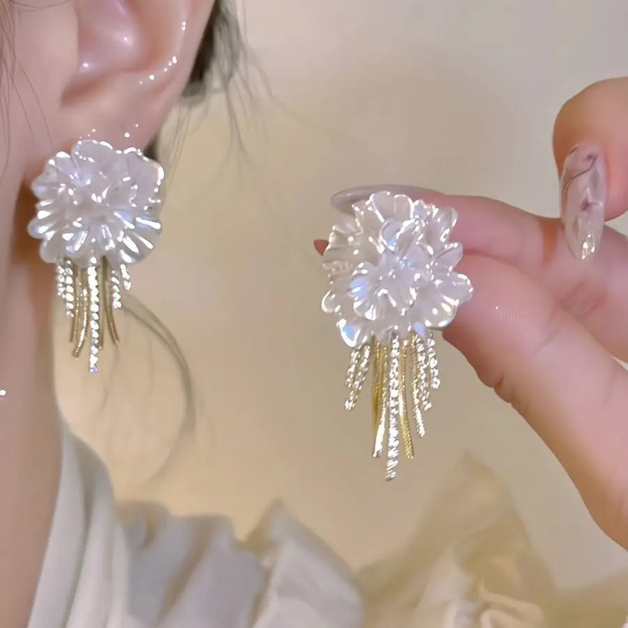 Flower Pearl Stud Earrings Korea Elegant Temperament White Color Petal Earrings For Women'S Wedding Jewelry Gifts