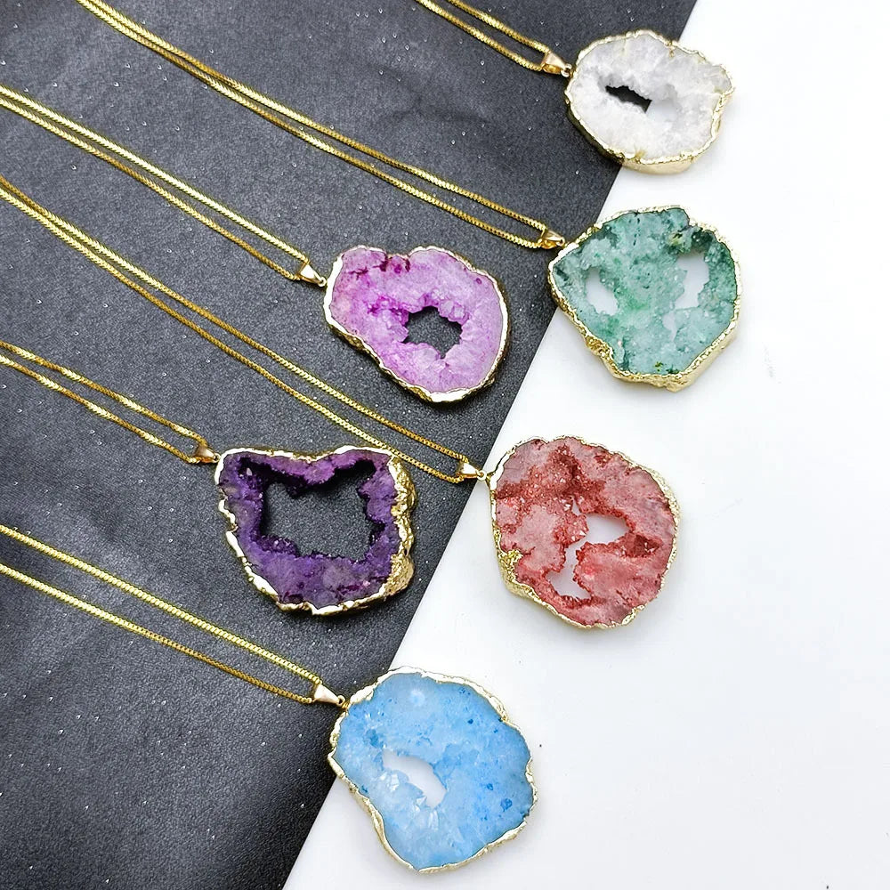 Natural Agate Slice Druzy Necklace Irregular Quartz Geode Pendant Necklace with Gold Plated Edge Crystal Stone Jewelry for Women