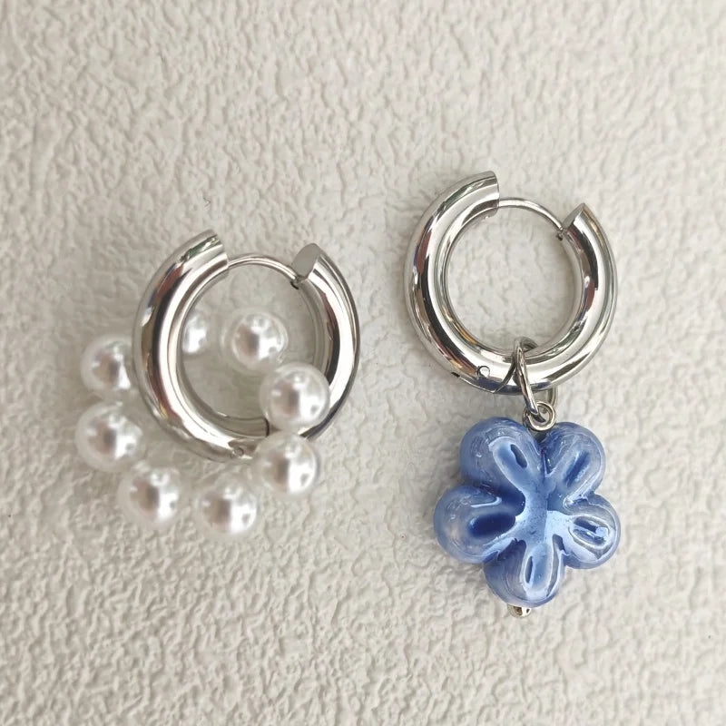 Ladies' Crystal Earrings With A Metallic Texture And Bird-Shaped Hooks. They Are Perfect For Wearing At Parties Or As Gifts.