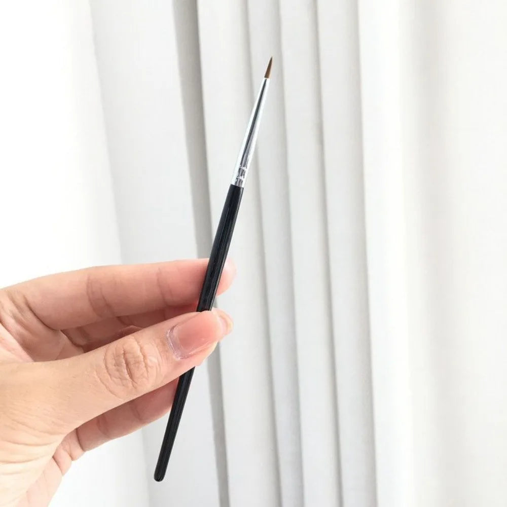 Tongue-shaped Flat Detail Concealer Brush, Soft Bristles Seamless Coverage for Dark Circles, Acne Marks & Spots