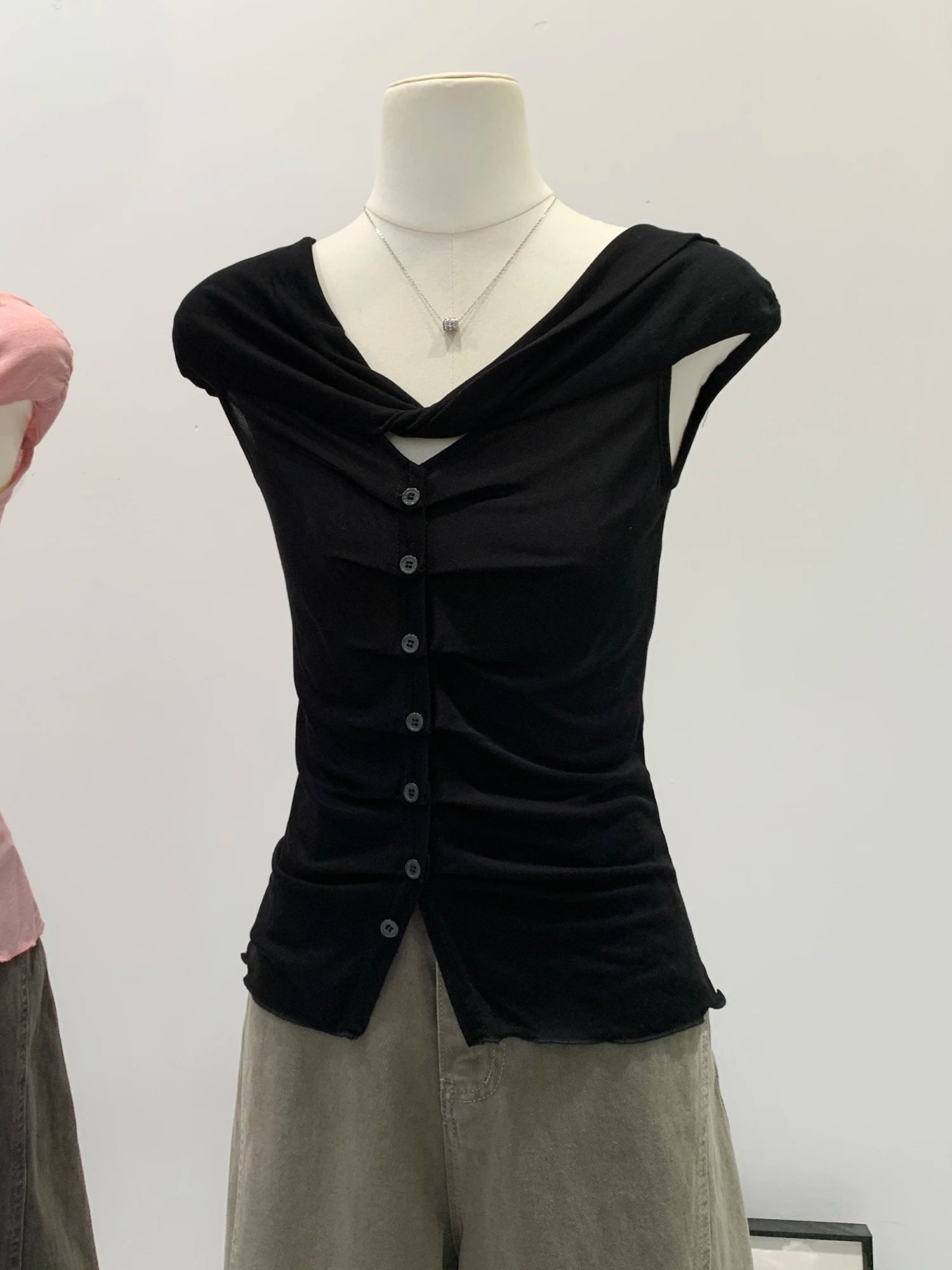 Lace V-Neck Sleeveless T-Shirt Women's Korean Style Spring New High-End Feeling Top Comfortable Breathable Pure Color Spring