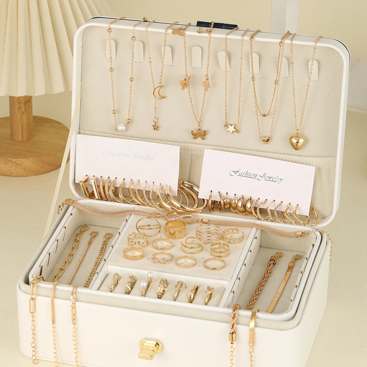 Elegant Vintage Jewelry Set With Pendant Necklace And Twisted C Hoop Earrings For Daily Outfits