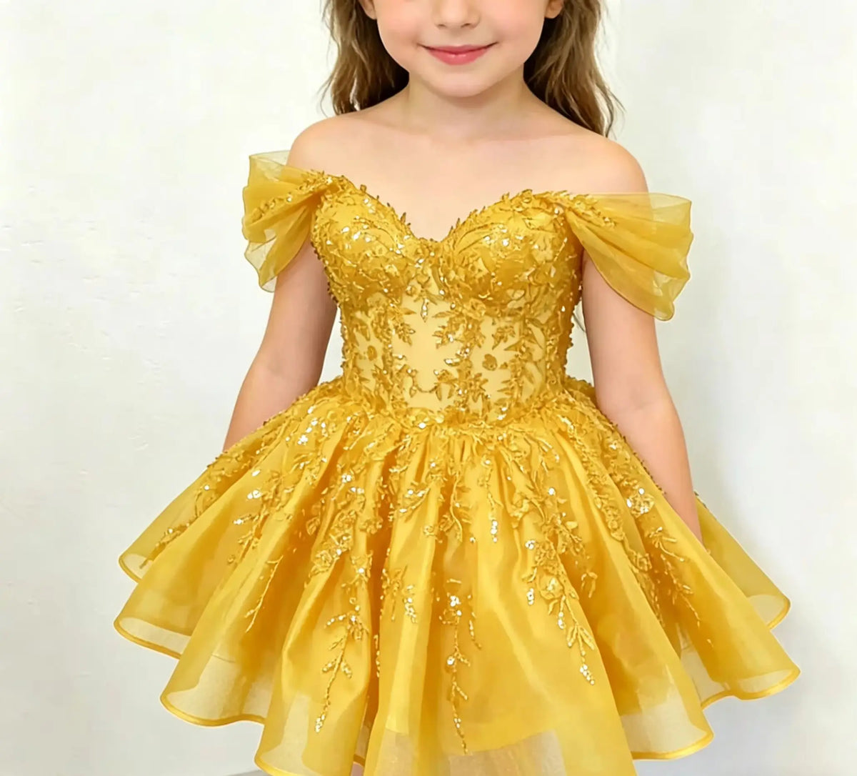 Customized Off Shoulder Black Knee Lenght Flower Girl Dress for Wedding V Neck See Through Beading Applique Bridal Gown
