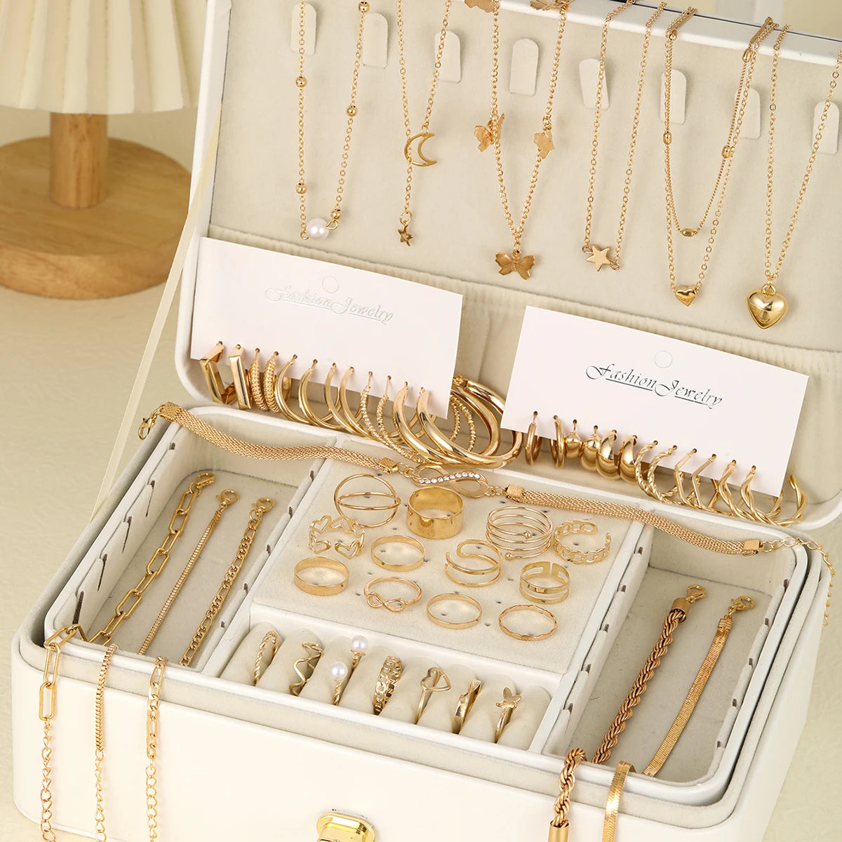 Elegant Vintage Jewelry Set With Pendant Necklace And Twisted C Hoop Earrings For Daily Outfits