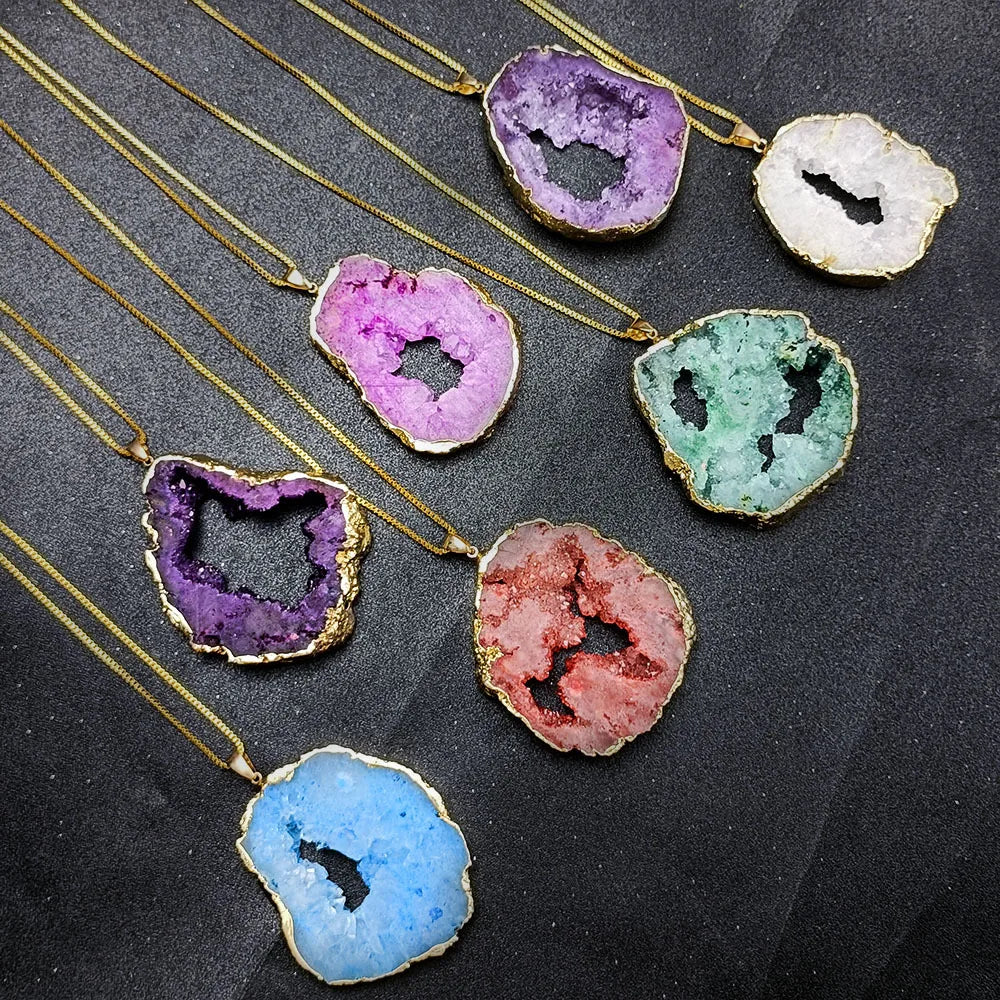 Natural Agate Slice Druzy Necklace Irregular Quartz Geode Pendant Necklace with Gold Plated Edge Crystal Stone Jewelry for Women