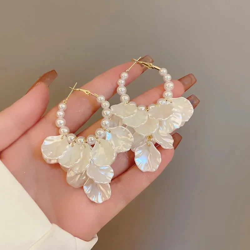 Fashion Glossy Shell Flower Pendant Earrings For Women'S Temperament Pearl Earrings Sweet Design Wedding Gifts