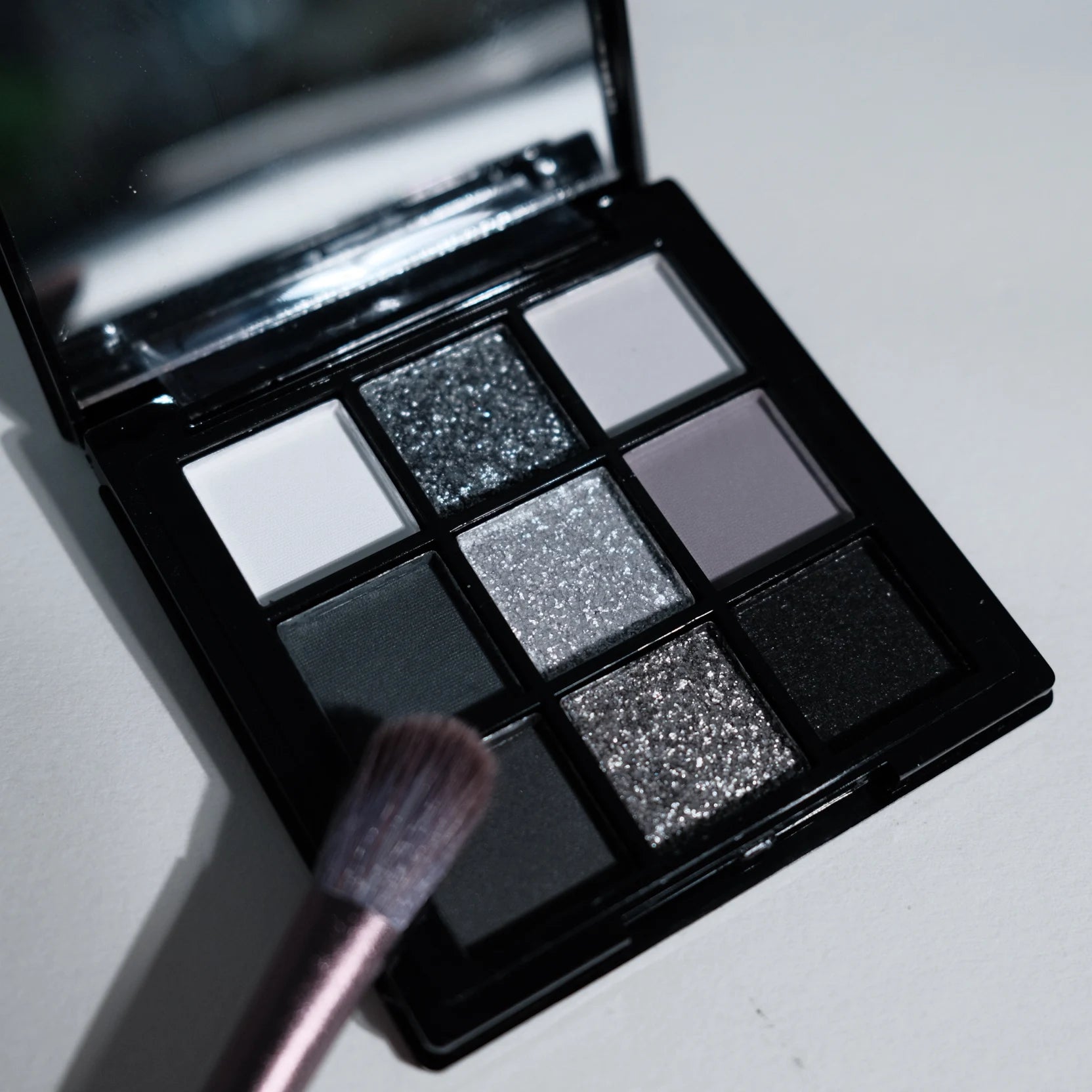 Paleta de sombras de ojos de 9 colores para artistas de escenario, gris oscuro ahumado, plateado brillante, acabado mate