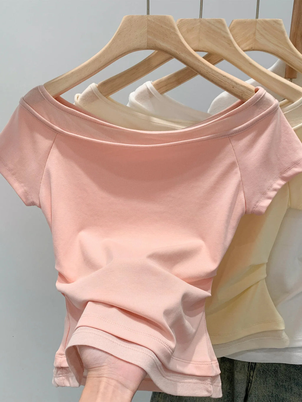 Unique Shoulder-Baring Pink Short-Sleeve T-Shirt Women's Summer New Style Korean Version Slim Fit Commute Style Cotton Material