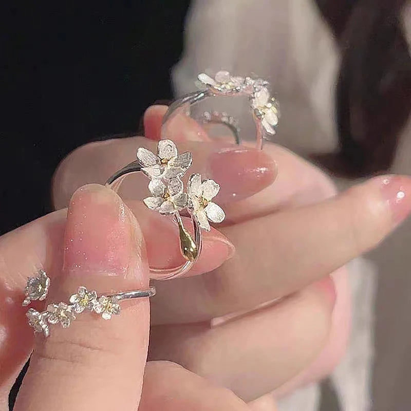 Unique Delicate Flower Opening Adjustable Rings For Women Fashion Minimalist Silver Color Finger Ring Engagement Jewelry Gift