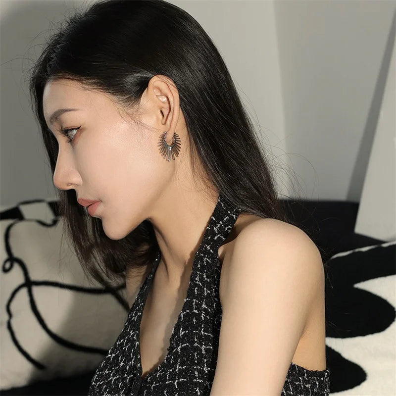 Trending French Metal Sunflower Hoop Earring Texture Elegant Geometry Cheap Earrings Female Fashion Jewelry Woman New