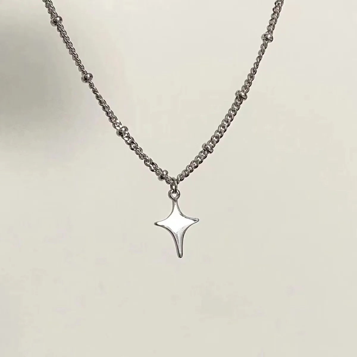 Trendy Vintage Necklace Women'S Men'S Fashion Necklace Hollow Choker Pendant Neck Jewelry Accessories Chain