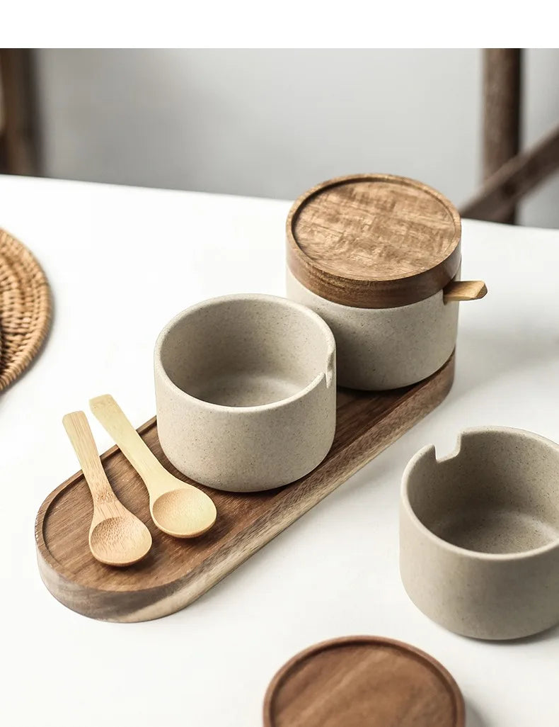Retro Ceramic Seasoning Jar Pepper Storage Bottle Round Ceramic Seasoning Jar with Wooden Lid Salt Pepper Kitchen Tool