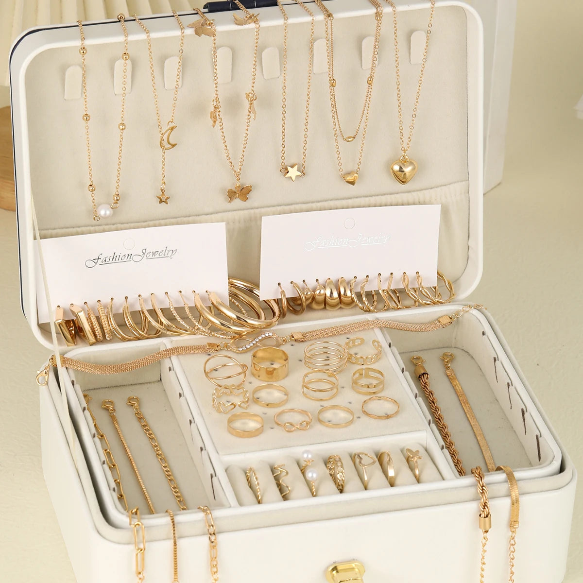 Elegant Vintage Jewelry Set With Pendant Necklace And Twisted C Hoop Earrings For Daily Outfits