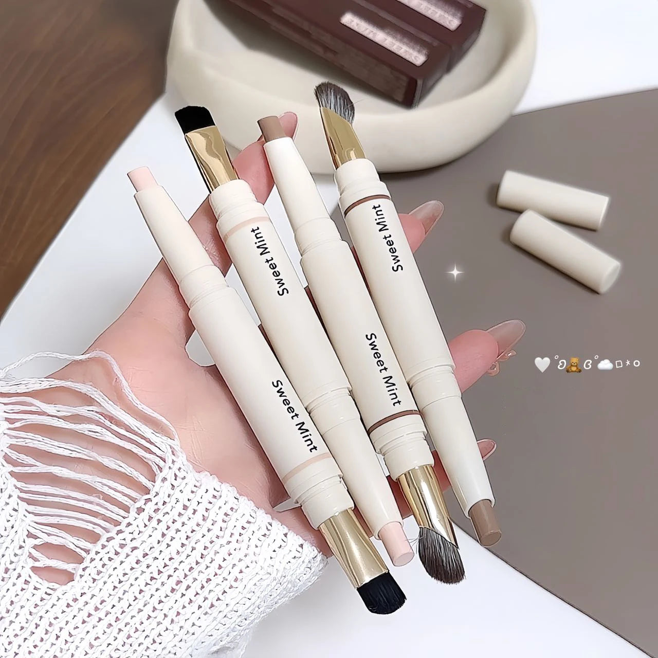 Dual-Ended Face Contour & Highlight Stick 3D Nose Shadow with Smudge Brush Silky Smooth Concealer Pen Natural Sculpting Makeup