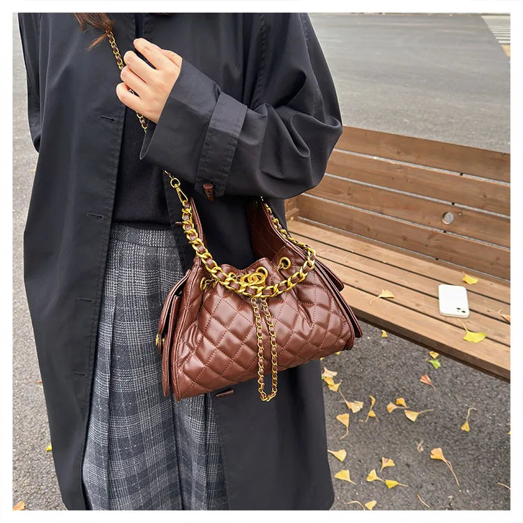 Quilted shoulder underarm bag, large-capacity hobo bag, bucket drawstring chain crossbody bag, women's handbag