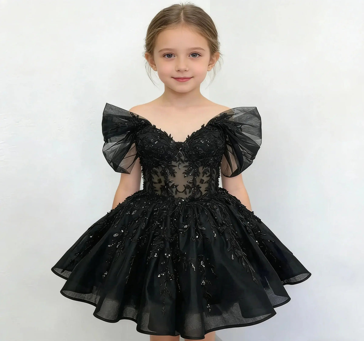 Customized Off Shoulder Black Knee Lenght Flower Girl Dress for Wedding V Neck See Through Beading Applique Bridal Gown