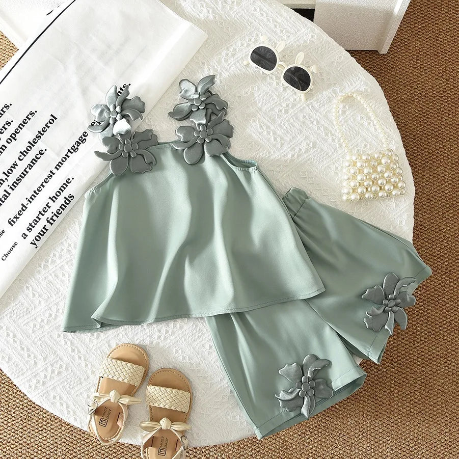 New Girls' Summer Clothing Set Three-dimensional Flower Suspender Top Shorts Two-piece Set Girls' Summer Outfit
