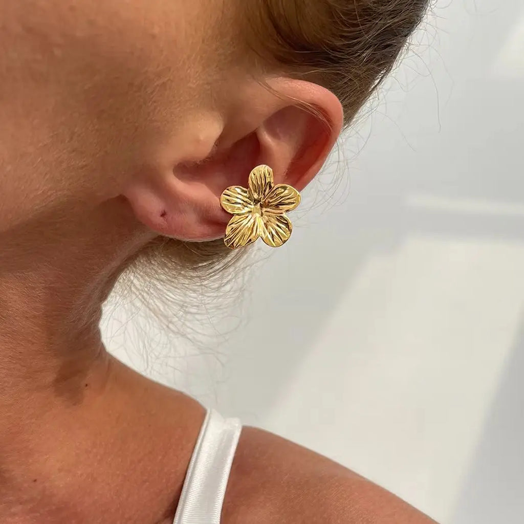 Kunjoe 2Pcs/Set Gold Color Flower Ear Clips Earrings Without Perforated For Women'S Fashion Petal Floral Ear Cuff Daily Jewelry