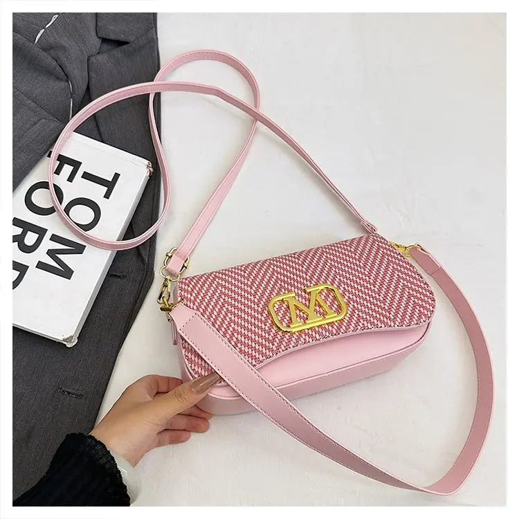Famous Designer Crossbody Bag Trendy Letter Logo Also Serves As A Chic And Spacious Diaper Bag For Women