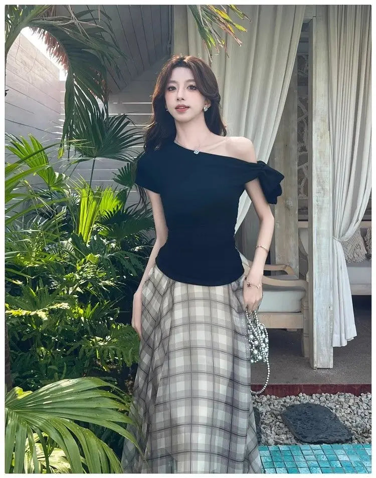 Stylish Black Asymmetrical Shoulder Bared Short Sleeve T-Shirt Women's Summer Waist Cinched Belted Slimming Top Korean Style