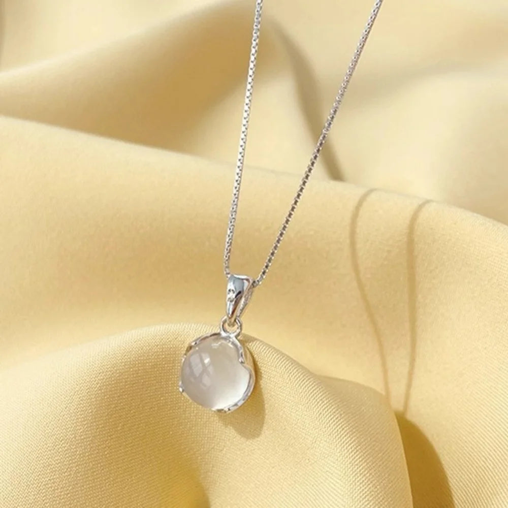 Simple White Round Pendant Necklaces Women Jewelry Choker Clavicle Chain Short Charm Necklace Valentines Day Gifts