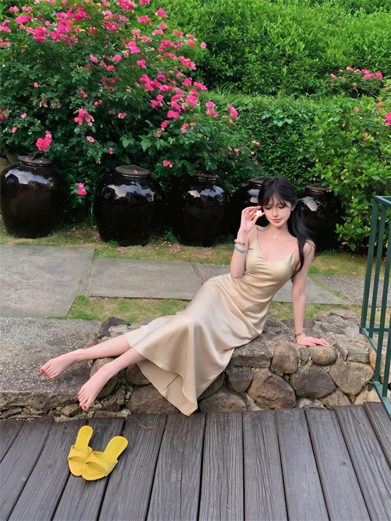 Sexy Retro V-Neck Strap Dress Women's Slim Fit Long Skirt High Waist Summer Design Sensation Lady Style Comfortable Breathable