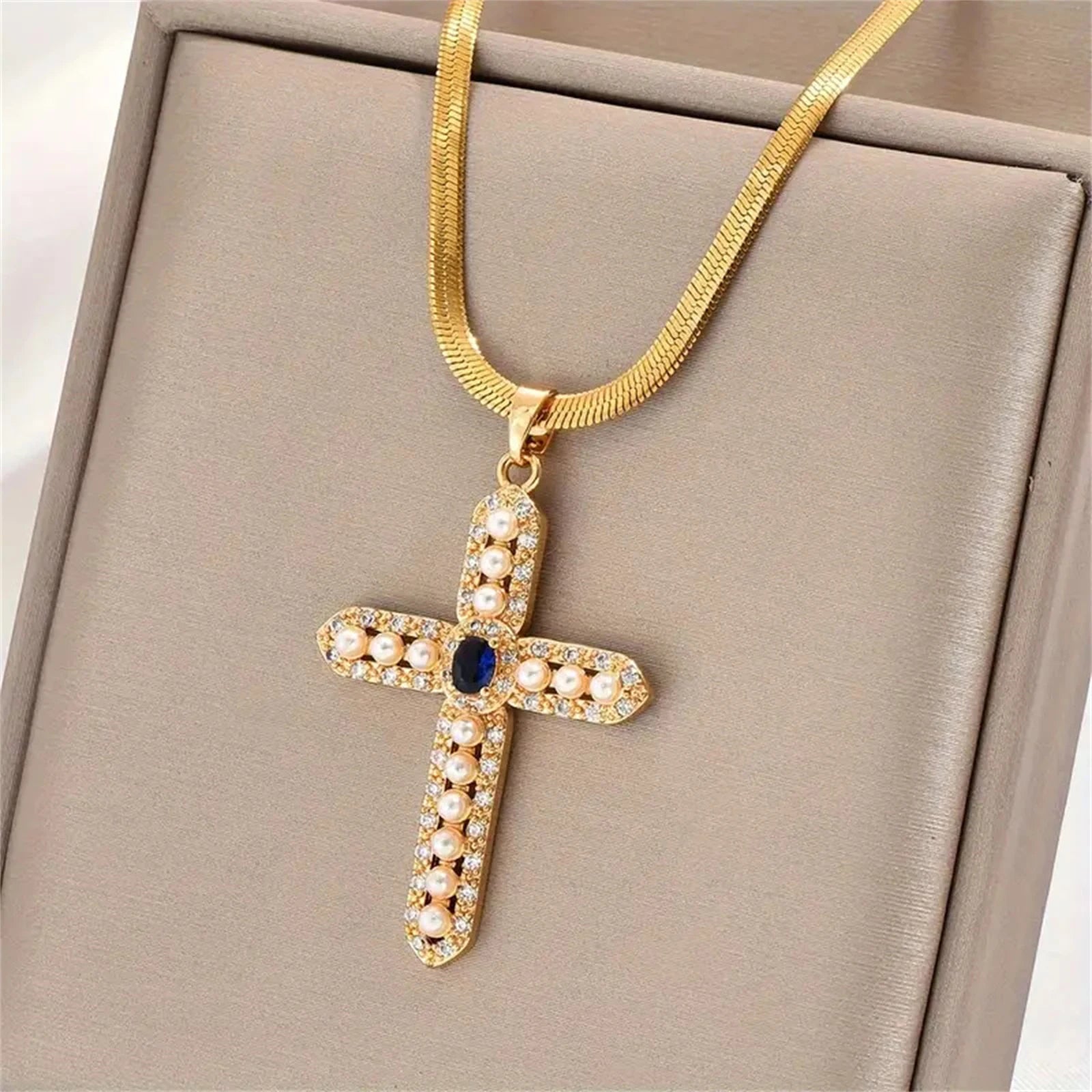 Zircon Pearl Cross Pendant Charms Chain Necklaces Ladies Fashion Exquisite Jewelry Gifts San125