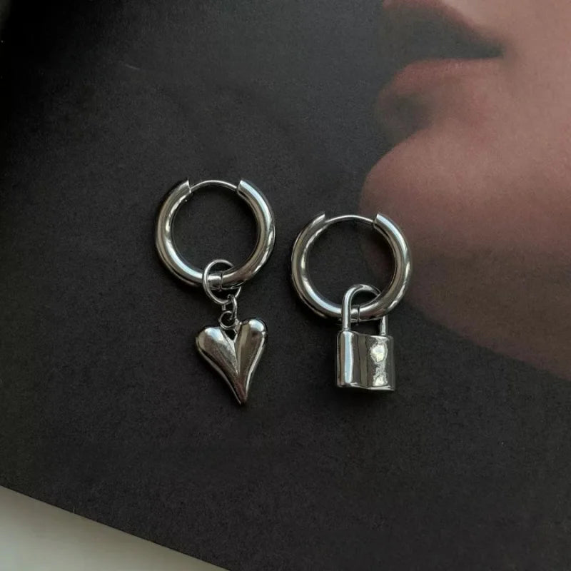 Ladies' Crystal Earrings With A Metallic Texture And Bird-Shaped Hooks. They Are Perfect For Wearing At Parties Or As Gifts.