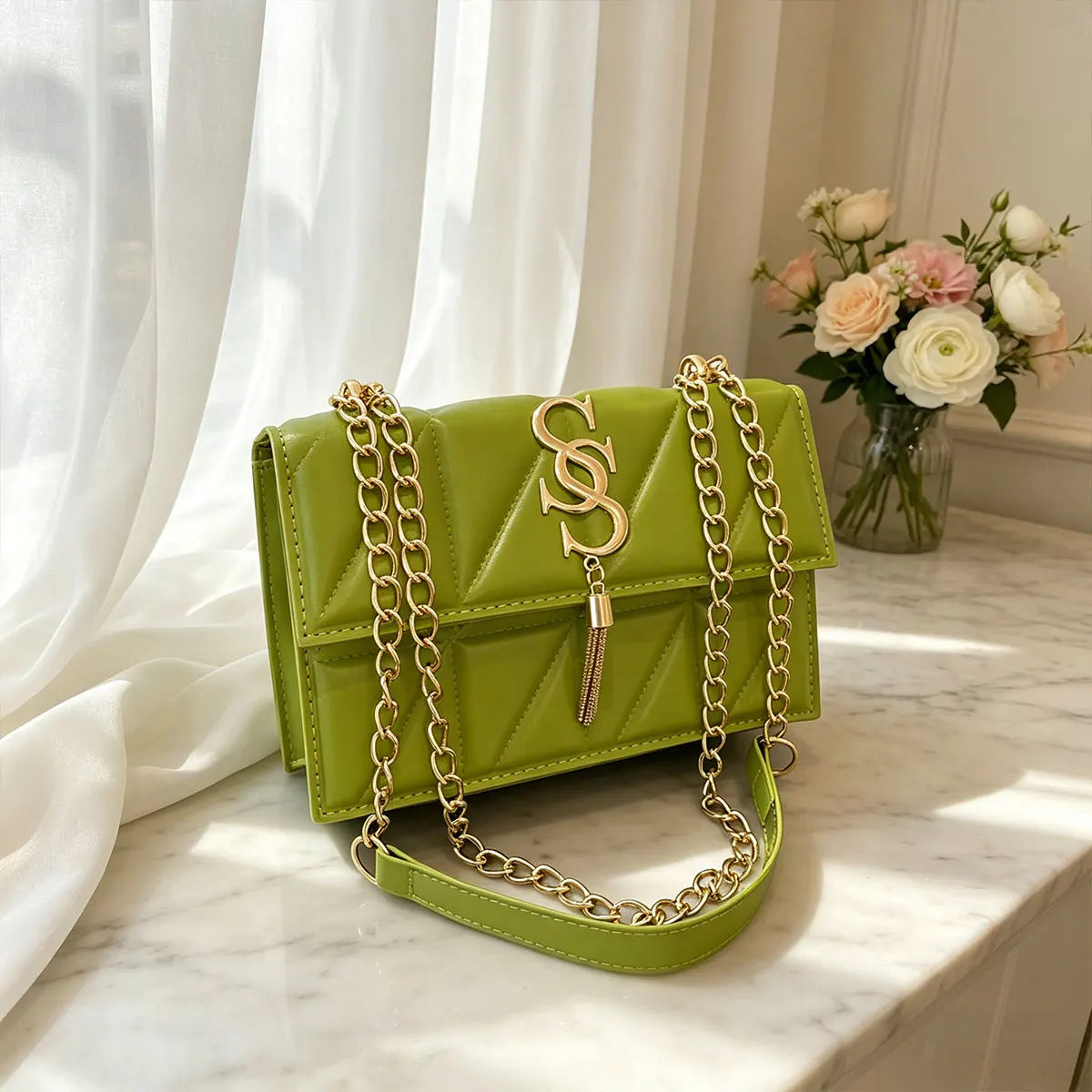 Trendy Luxury Argyle Quilted Flip Small Square Bag Metal Letter Tassel Diagonal Cross Package Commuter Shoulder Bag