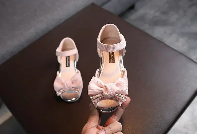 Summer New Style Children's Sandals Girls Fashion Rhinestone Flower Princess Shoes Little Girls Soft Soled Dance Shoes Girls