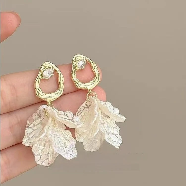 Flower Pearl Stud Earrings Korea Elegant Temperament White Color Petal Earrings For Women'S Wedding Jewelry Gifts