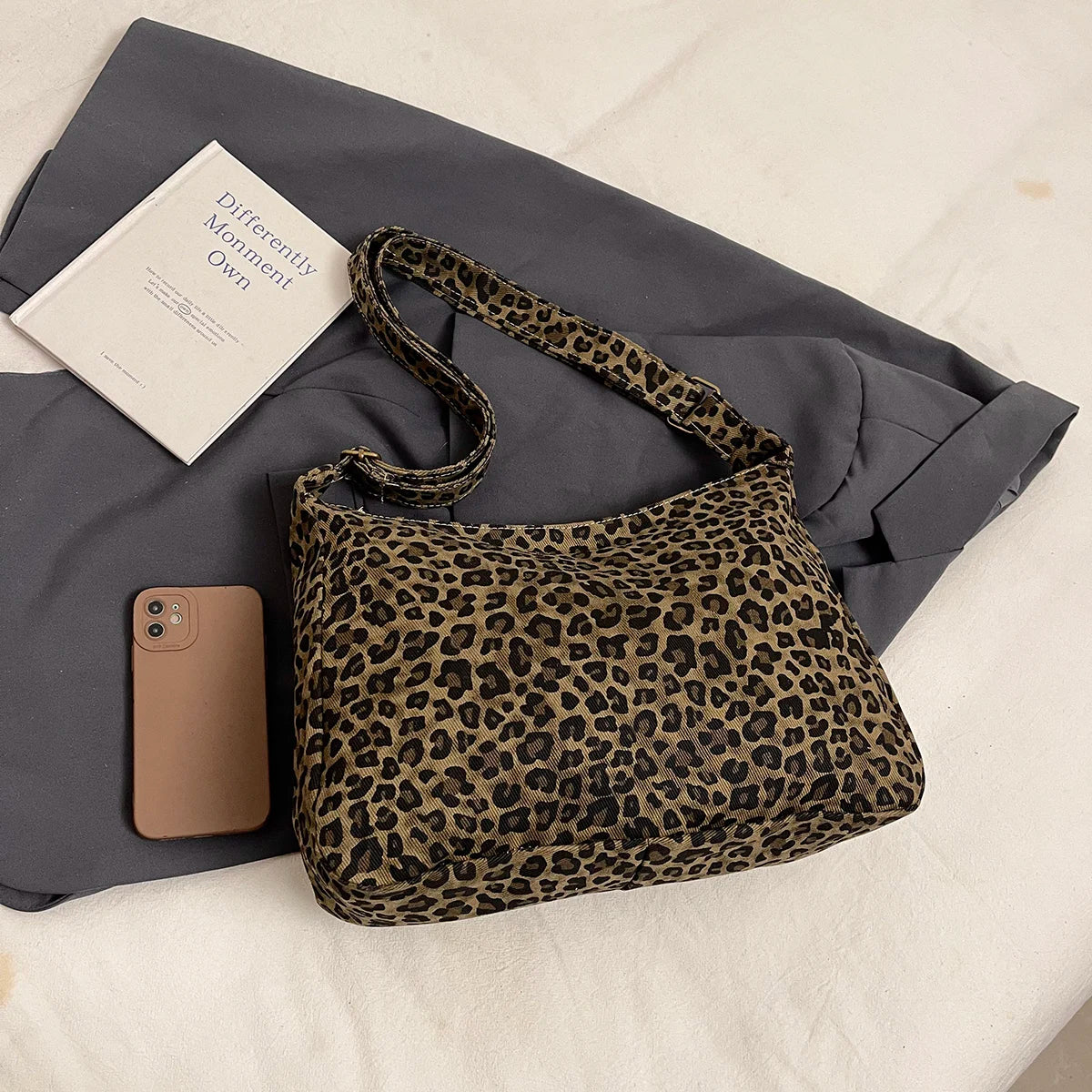 Trendy Casual Soft Textile Women's Shoulder Bag Large Capacity Leopard Print Female Retro Crossbody Bag For Commute Outings
