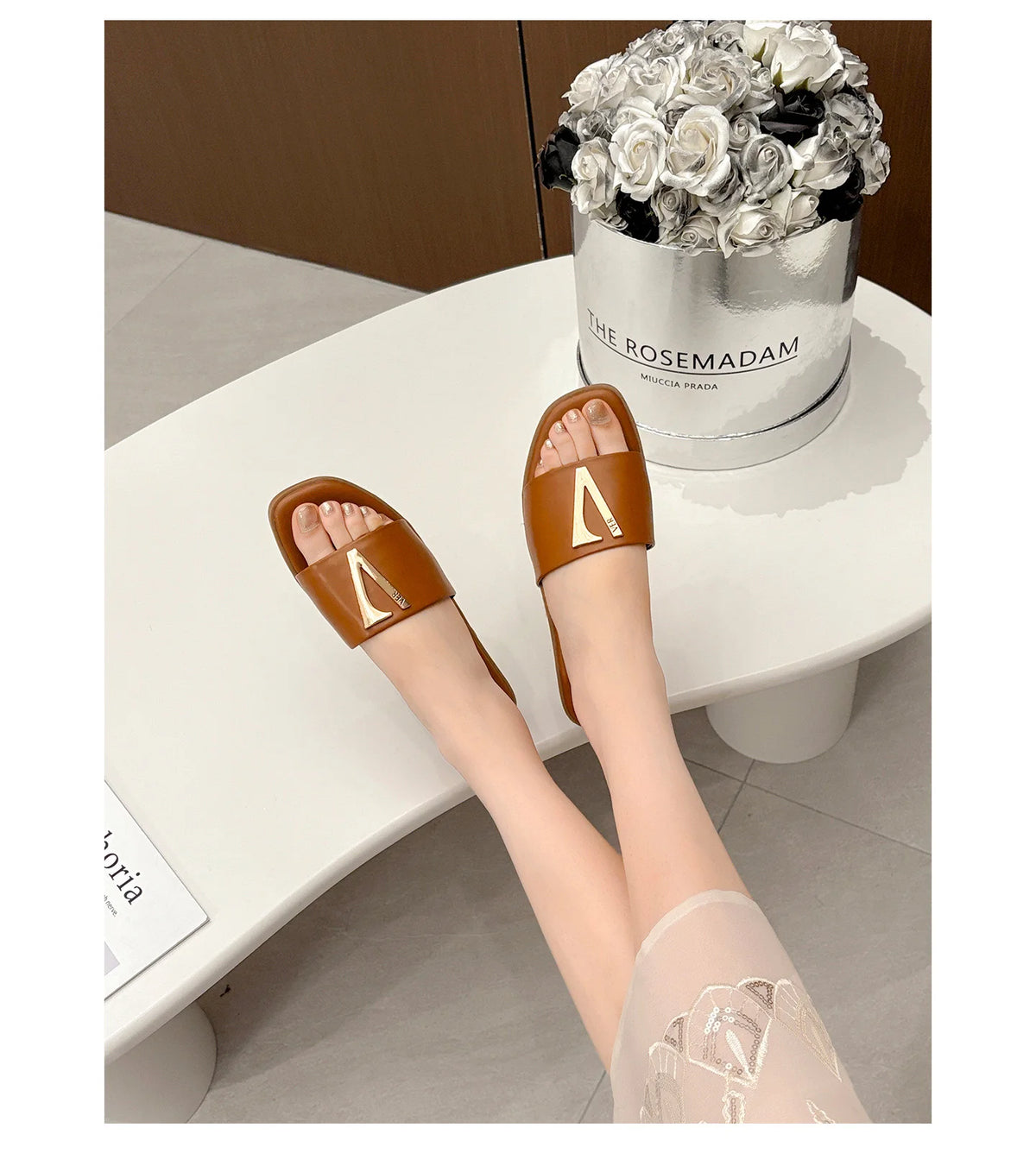 Women's Metal Letter Decorative Flat Slippers - Casual Beach Shoes