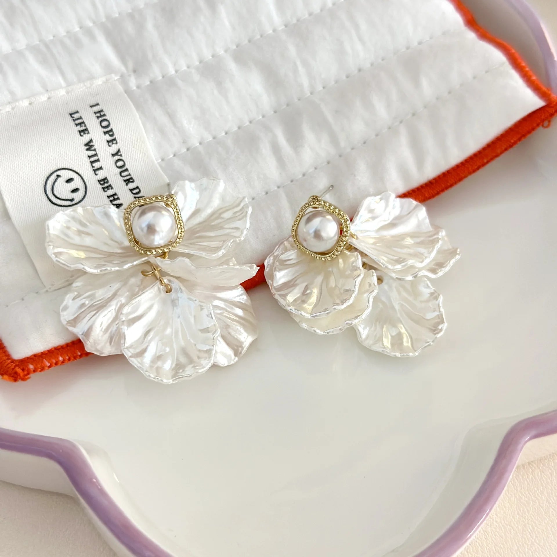 Fashion Glossy Shell Flower Pendant Earrings For Women'S Temperament Pearl Earrings Sweet Design Wedding Gifts