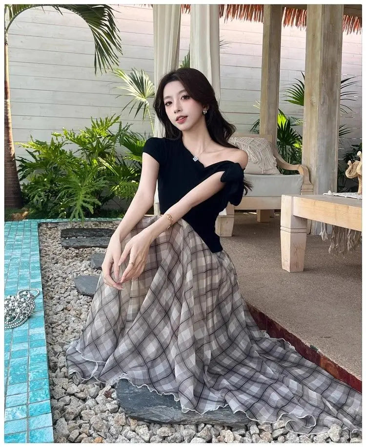 Stylish Black Asymmetrical Shoulder Bared Short Sleeve T-Shirt Women's Summer Waist Cinched Belted Slimming Top Korean Style