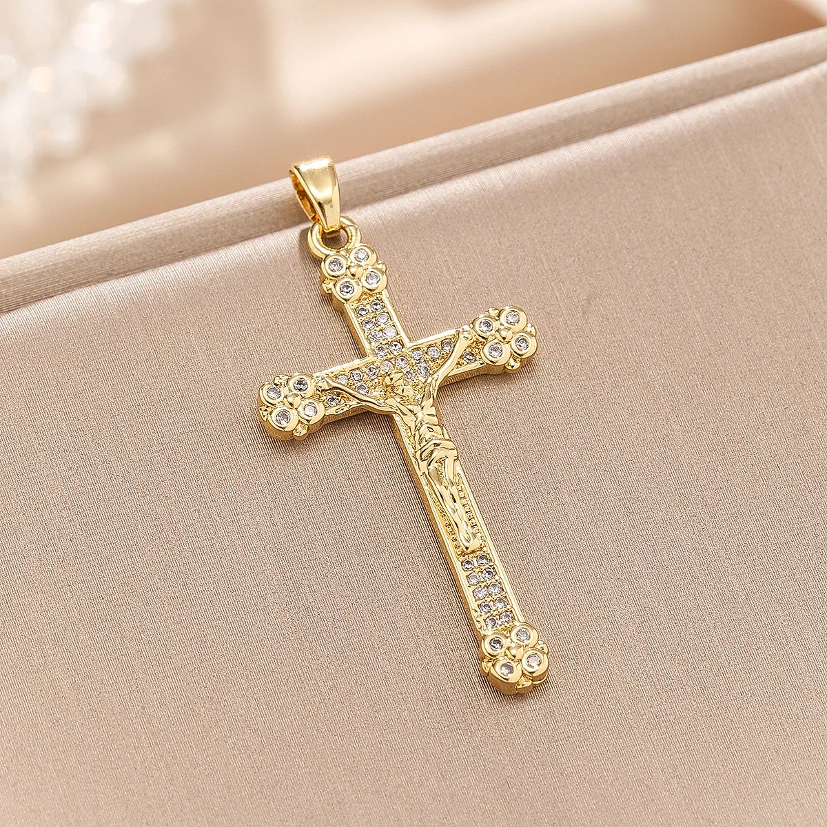 Light Luxury And Cross Colored Zirconium Micro-Paved Zircon Necklace Pendant Personalized Niche Clavicle Chain