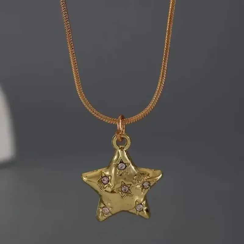 New Fashion Metal Wrinkled Stereoscopic Flowers Pendant Necklace For Women'S Charm Temperament Clavicle Chain Jewelry