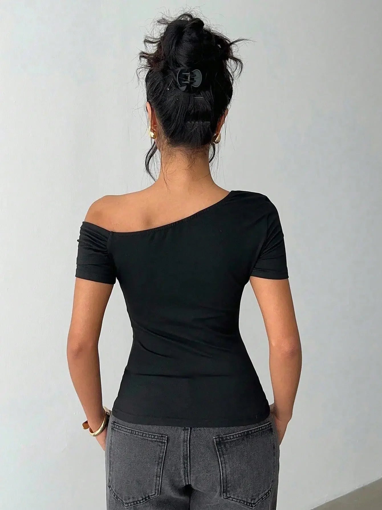 Metal Butterfly Buckle Sloping Shoulder T-shirt Women's Short Sleeve Slim Fitting Interior Blouse Casual Versatile Cropped Tops