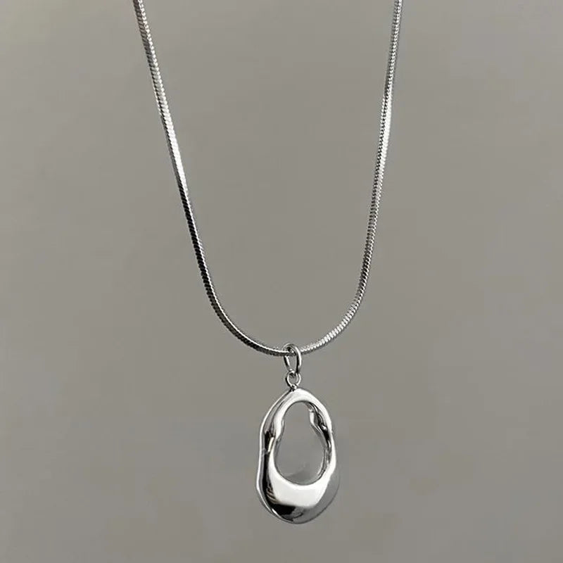 New Fashion Metal Wrinkled Stereoscopic Flowers Pendant Necklace For Women'S Charm Temperament Clavicle Chain Jewelry