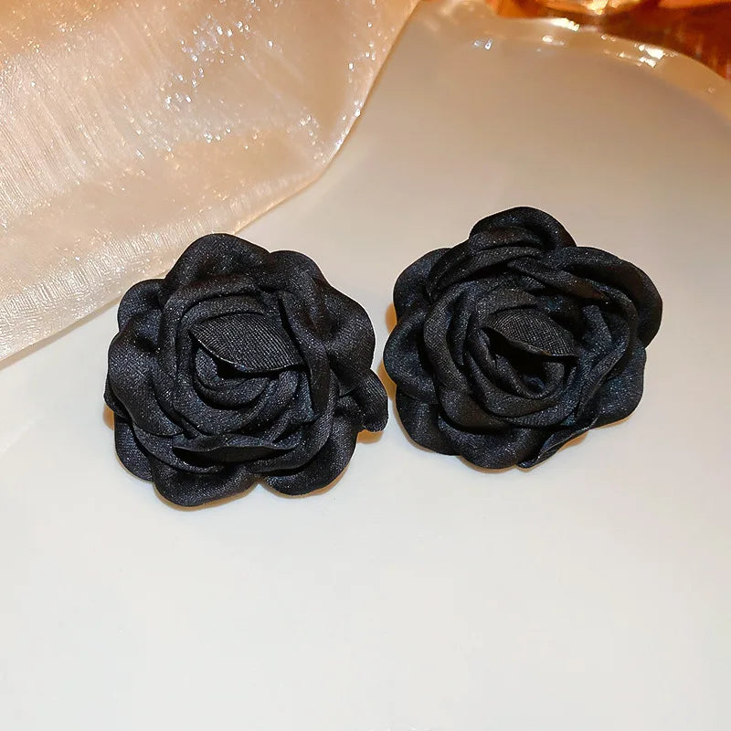 Jewelry Set For Women With Fabric Flowers Necklace Bracelet Earrings Four Pcs Elegant French Retro Style
