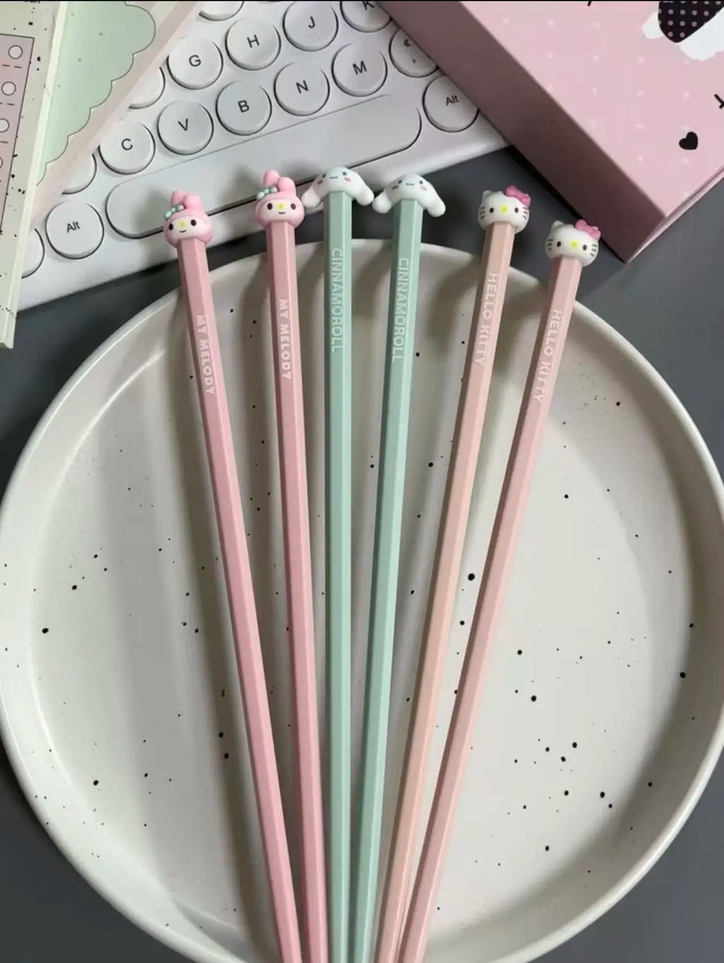 Palillos bonitos de dibujos animados con diseño de animales Kawaii, cubiertos japoneses reutilizables, accesorios de cocina y comedor, regalo para adolescentes al por mayor