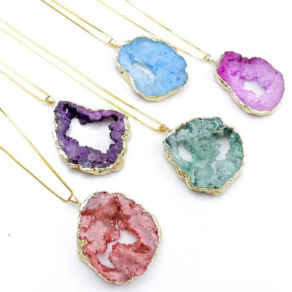 Natural Agate Slice Druzy Necklace Irregular Quartz Geode Pendant Necklace with Gold Plated Edge Crystal Stone Jewelry for Women