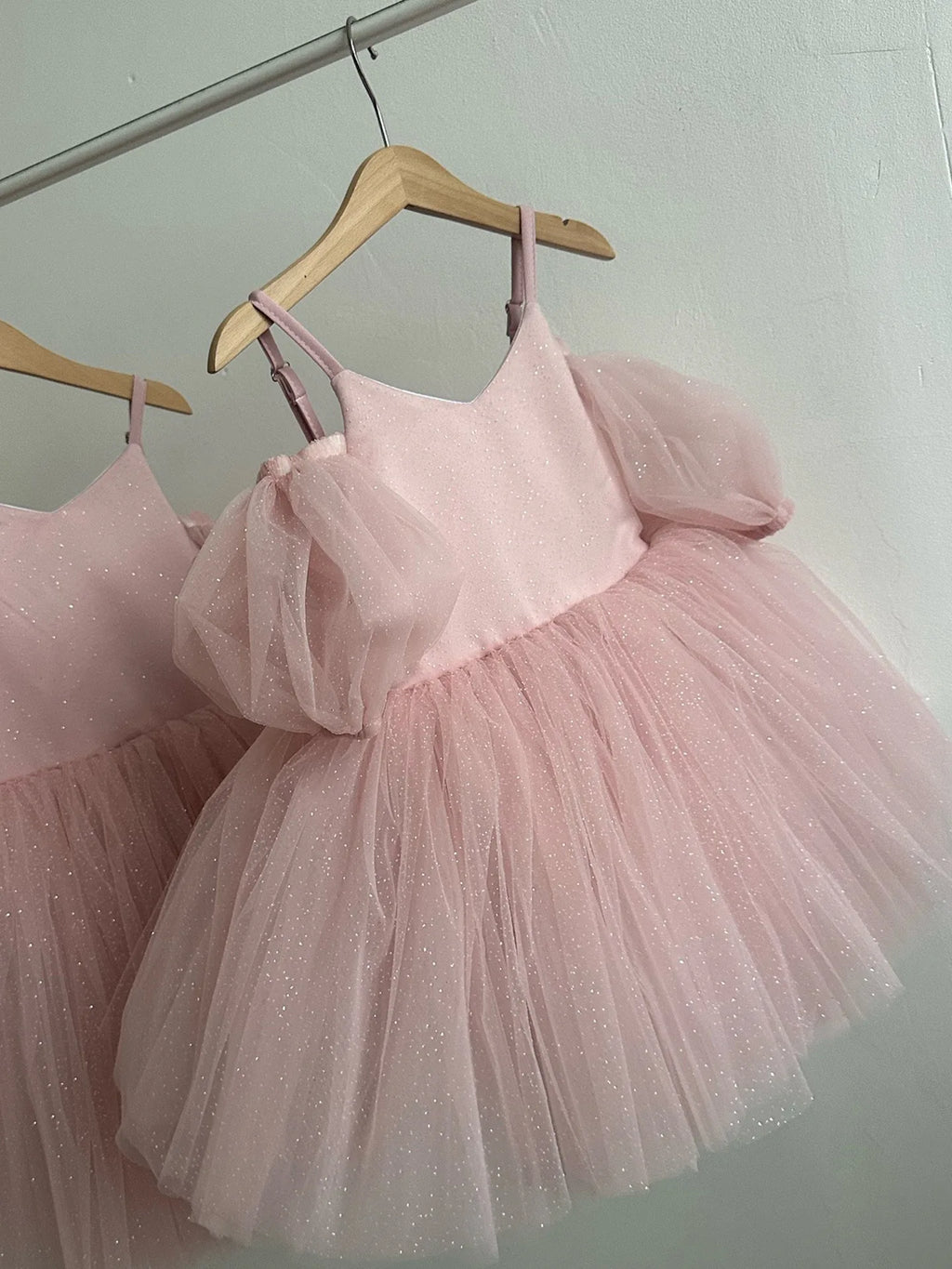 HETISO Sparkly Tulle Flower Girl Dresses Sleeveless Kids First Communion Wedding Birthday Princess Ball Gown 1-12 Years