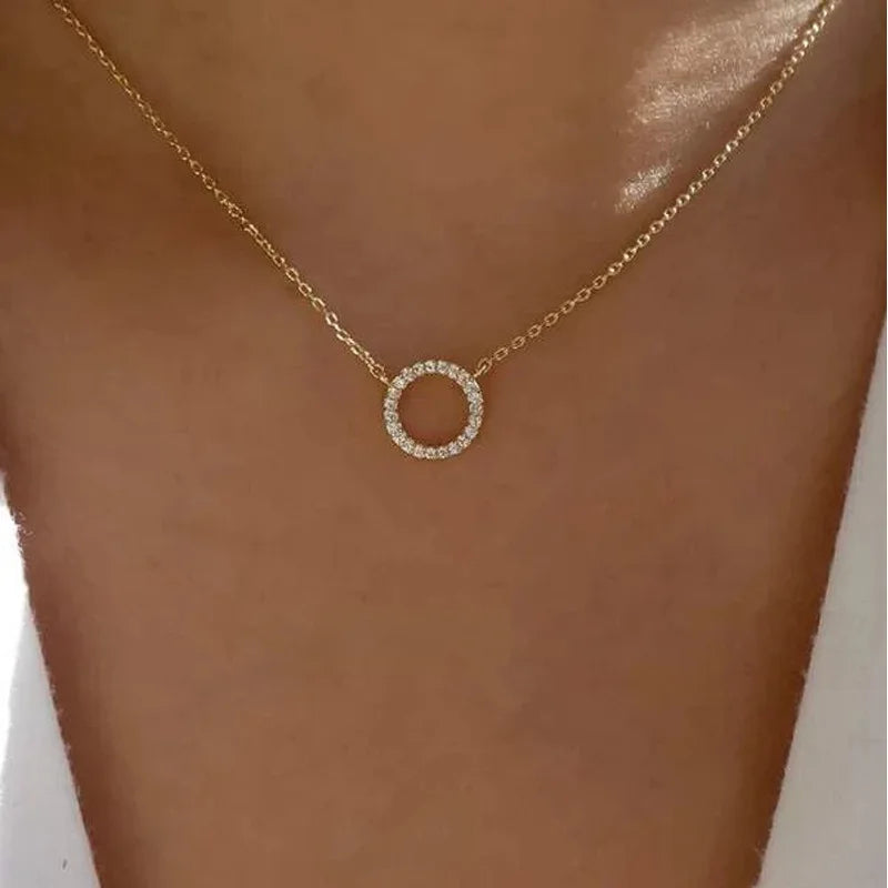 Luxury White Round Pendant Necklace For Women Elegant Short Choker Clavicle Chain Delicate Charm