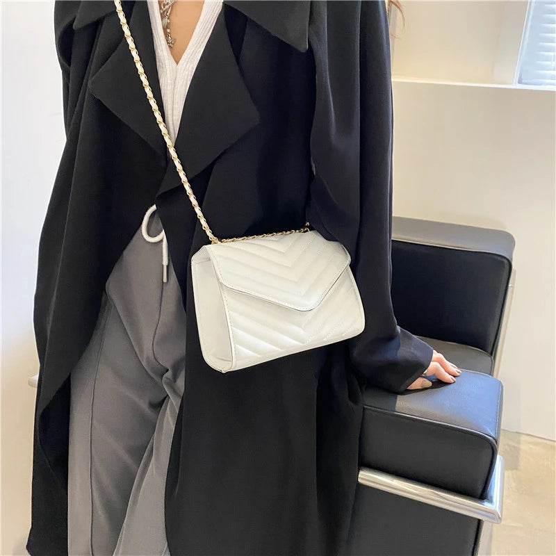 Fashionable Elegant Argyle Quilted Small Square Bag Woven Chain Magnetic Suction Buckle Diagonal Cross Bag Commuter Shoulder Bag