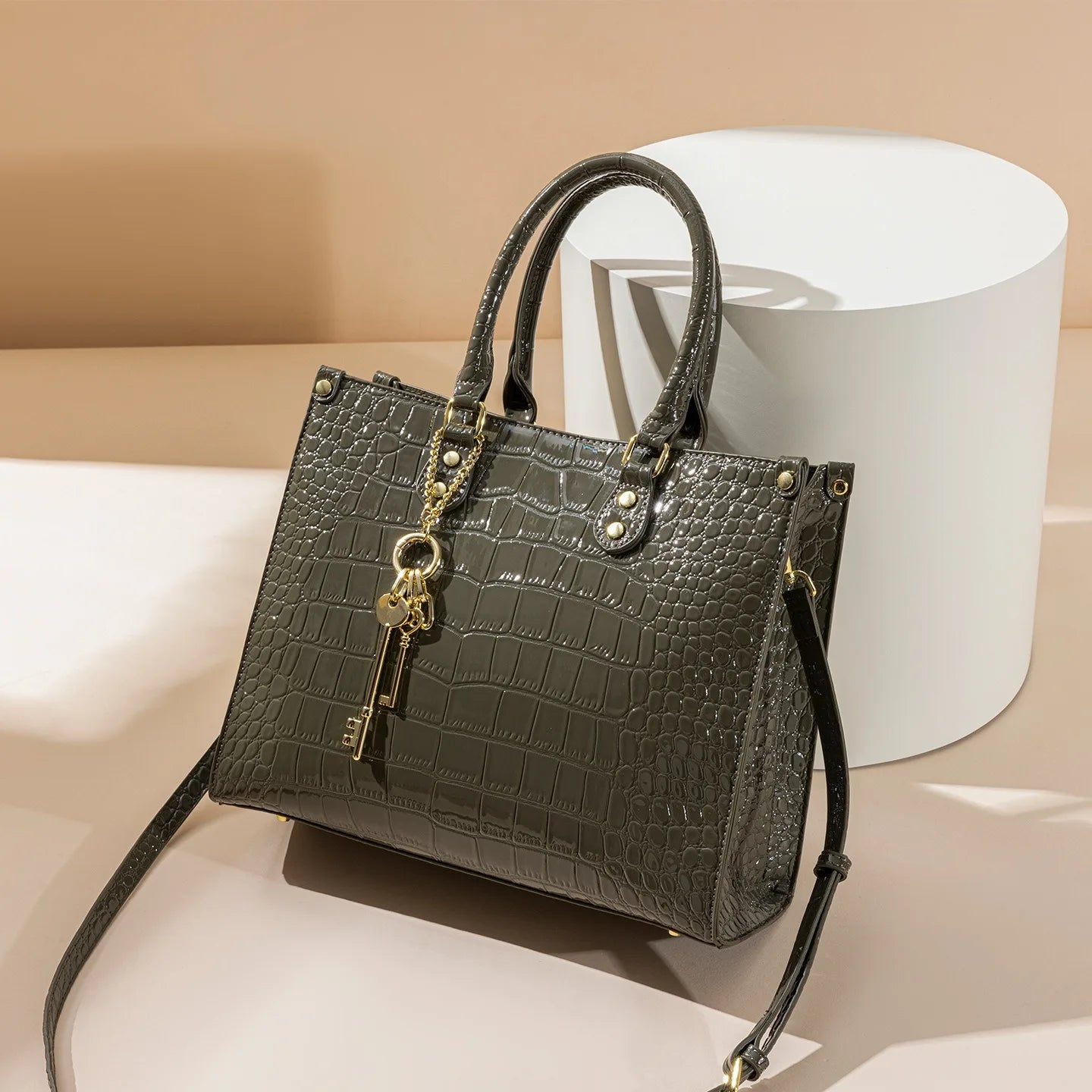 Shiny Crocodile Pattern Top-Handle Bag Women Glossy Patent Crossbody Shoulder Bag Elegant Tote Satchel with Key Pendant
