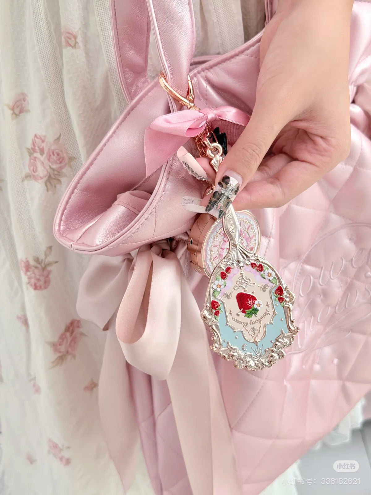 Flower Knows Strawberry Rococo Series Mini Mirror Charm Pink Lattice Handbag Limited Large Capacity Fashion Women Bag