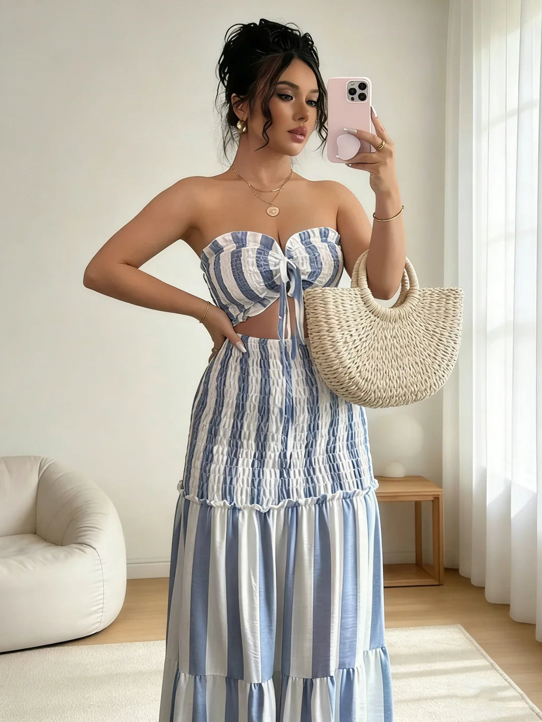 2026 Summer Lady And White Striped Strapless Dress With Hollowed Waist And Tiered Hem For Vacation Femme Elegant