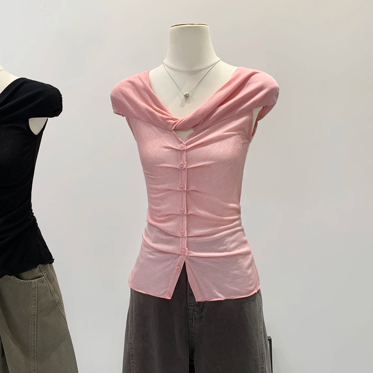 Lace V-Neck Sleeveless T-Shirt Women's Korean Style Spring New High-End Feeling Top Comfortable Breathable Pure Color Spring
